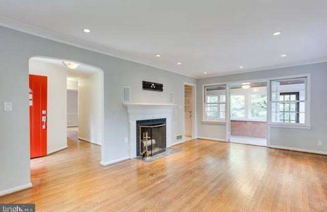 7805 MOORLAND LANE Gallery 3