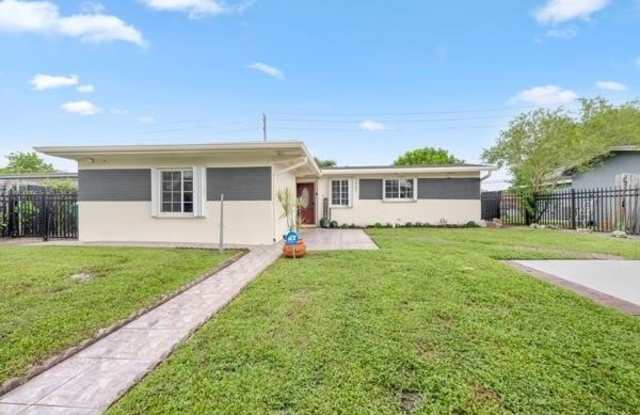 7761 NW 30th St photos photos