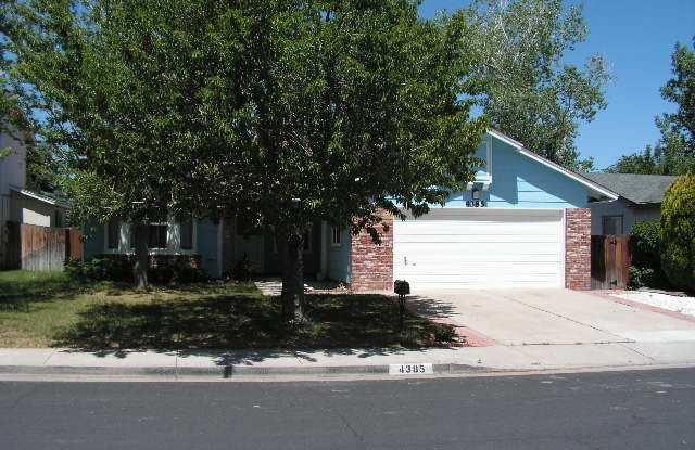 <b>Three Bedroom Single Story SE Reno Home<br><br> photos photos