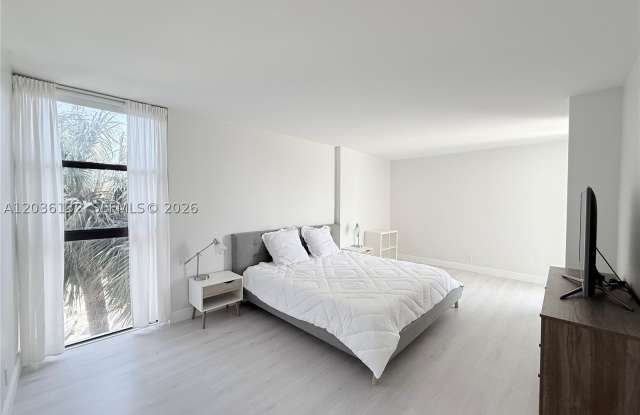20355 NE 34th Ct Gallery 4