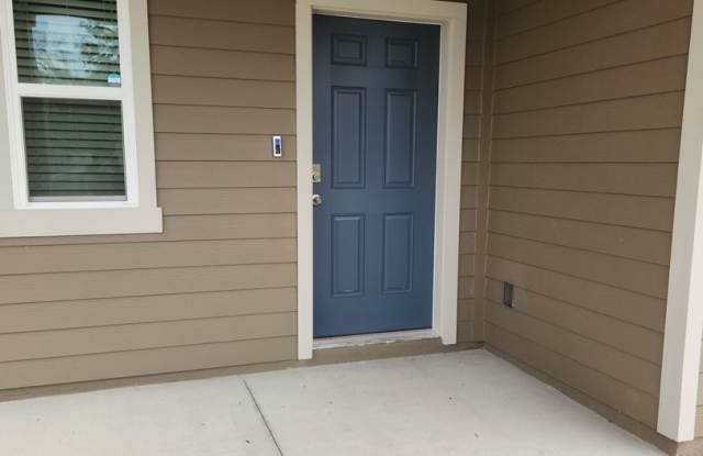 Perfect Location and Practically new! Gallery 3