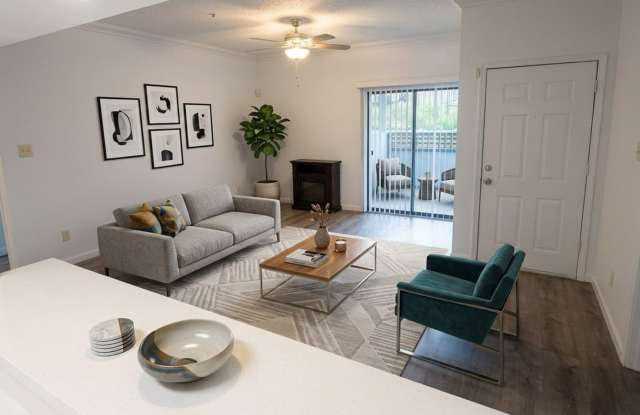 Charming Condo in the Beautiful Glen Cove Community Gallery 1