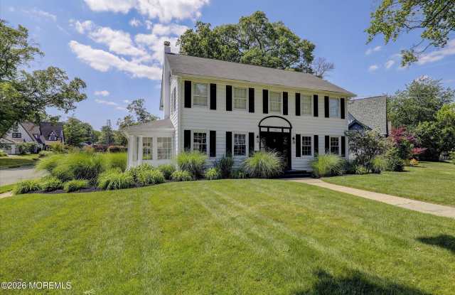570 N Edgemere Drive Gallery 2