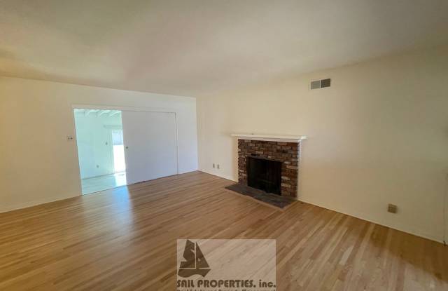 Charming 3-Bedroom Home Near Old Towne Orange Gallery 4
