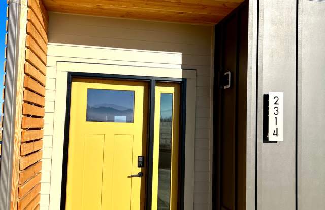 New, Pet Friendly, 2 bed 2 bath Townhouses! Gallery 4