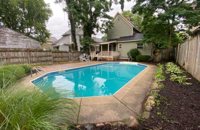 23 Grand NE - SWIMMING POOL!!! photos photos