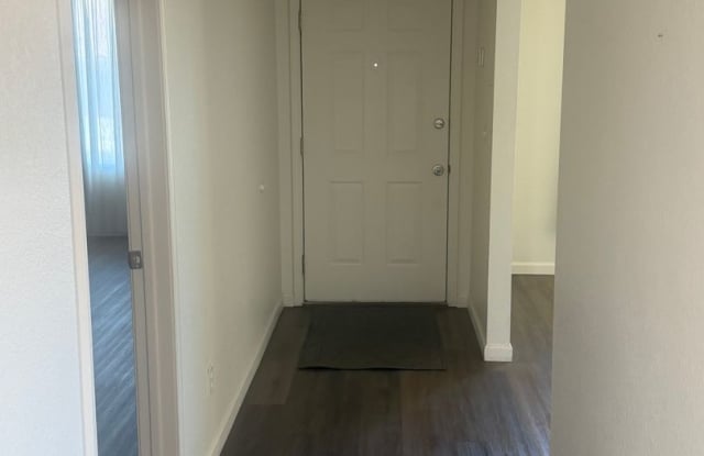 Large Home on Large Lot/Pet Friendly Home Gallery 4