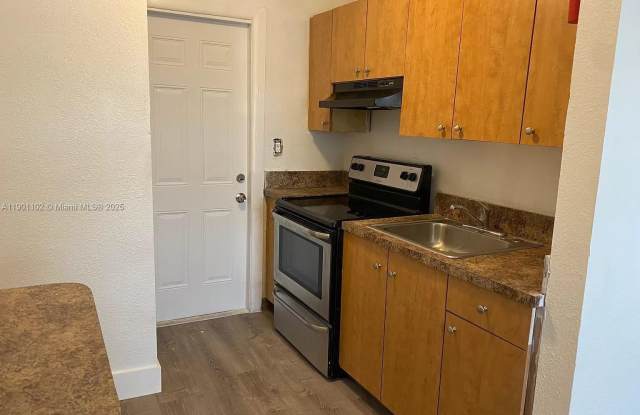 223 SW 3rd Ct - 223 Southwest 3rd Court, Deerfield Beach, FL 33441 223 SW 3rd Ct - 223 Southwest 3rd Court, Deerfield Beach, FL 33441