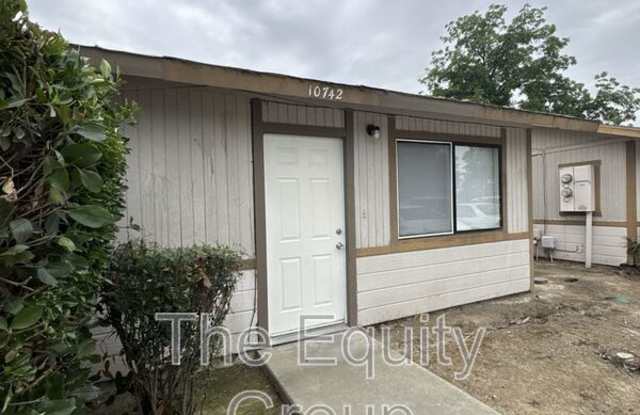 10742 Railroad Avenue photos photos