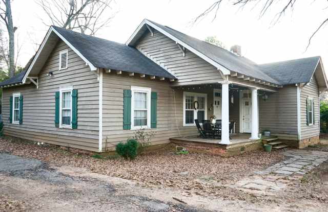 955 OGLETHORPE AVE l 4 BED, 2 BATH Gallery 1