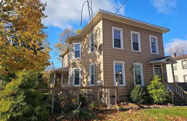 305 Highland AVe - 305 Highland Avenue, East Syracuse, NY 13057