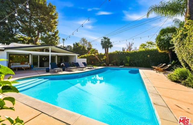 22428 Victory Blvd photos photos