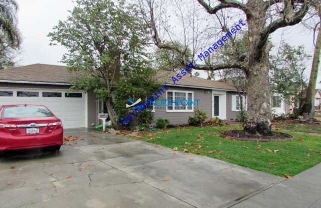 3-Bedroom, 1.5 Bath Single Family for Rent in Riverside, CA | Attached 2-Car Garage & Modern Kitchen Gallery 3