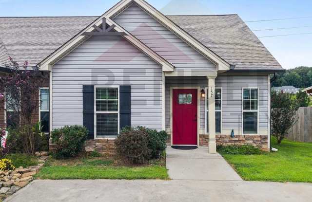 GORGEOUS FOURPLEX HOME - END UNIT Gallery 1