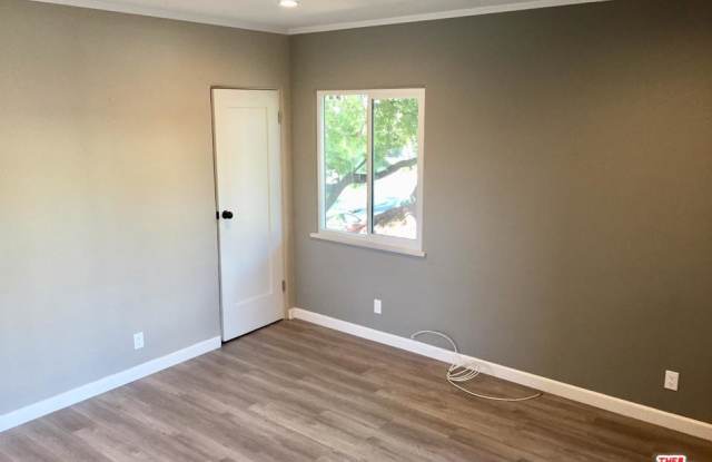 6917 DE LONGPRE Avenue Gallery 3