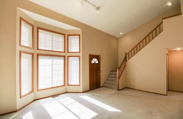 4 Bedroom Home With Walk-In Closets! ~ Fort Rock 2677 Gallery 4