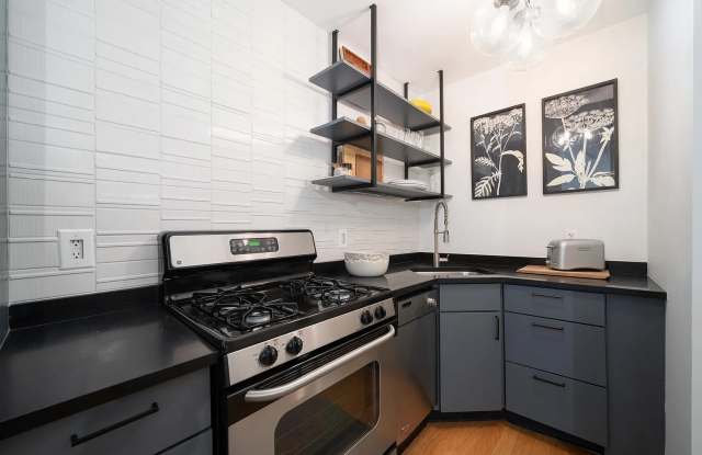 140 Bay St # Q photos photos