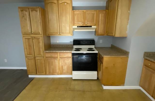 1140 Wolf Street - 3 photos photos 1140 Wolf Street - 3 photos photos