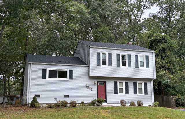 Updated 3-Bedroom, 1.5 bath, Tri-Level with Fenced Backyard – Available October 10! Gallery 1