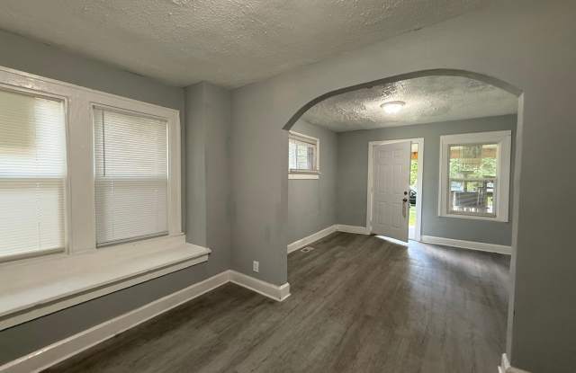 Cute & Updated 1 Bedroom Duplex Gallery 4