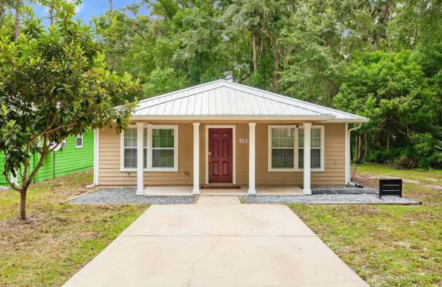 Freshly Updated Gainesville Home – 103 NE 18th Terrace Gallery 1