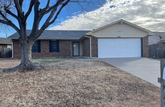 3 Bedroom, 2 bath, 2 car garage home available in Yukon - MUSTANG SCHOOLS photos photos