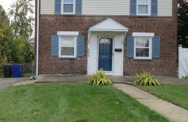205 HARRISON Avenue Gallery 1
