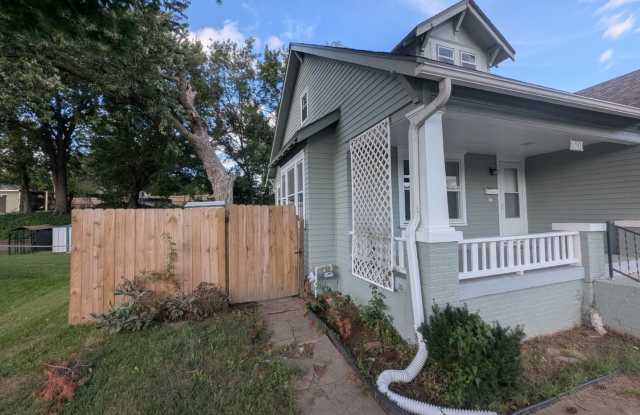 3 Bedroom, 2 Bathroom Home with Fenced Back Yard & Full Basement Gallery 4