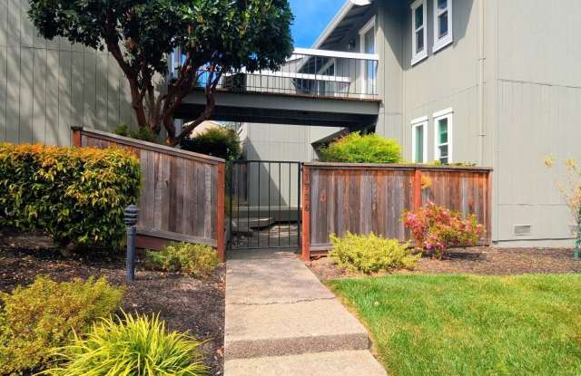 1736 Saint Andrews Dr photos photos