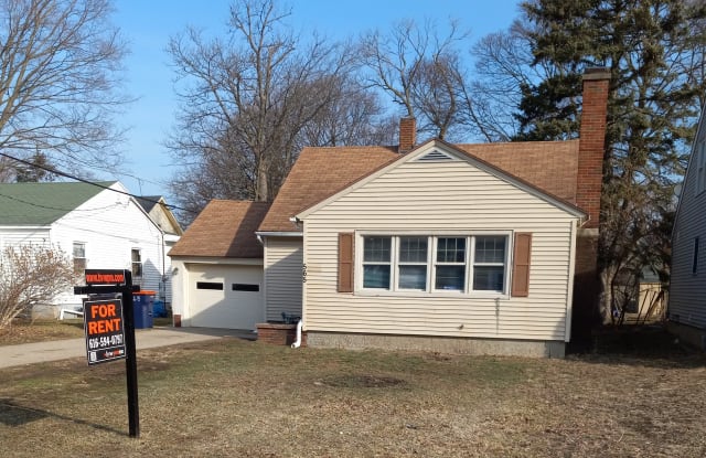 565 W 18th St - 565 West 18th Street, Holland, MI 49423