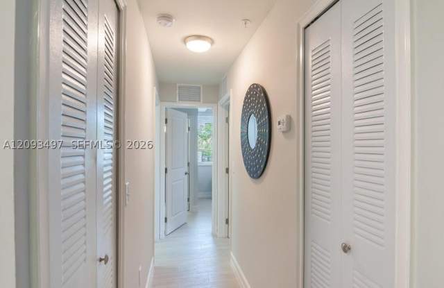 833 SW 13th Ct Gallery 4