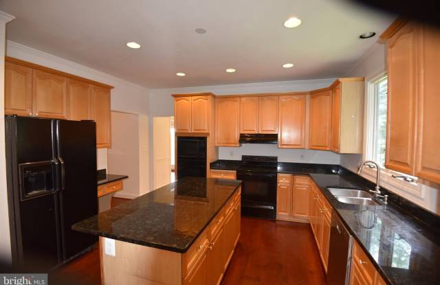 1012 FOSTER PLACE SW Gallery 2