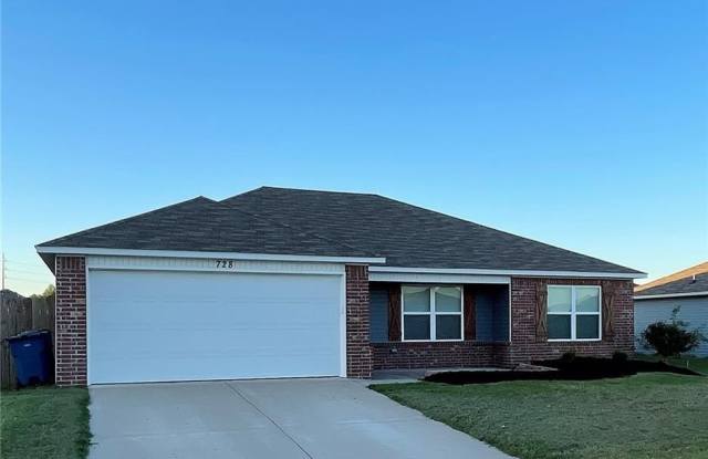 728  NW 67th  AVE - 728 Northwest 67th Avenue, Highfill, AR 72713