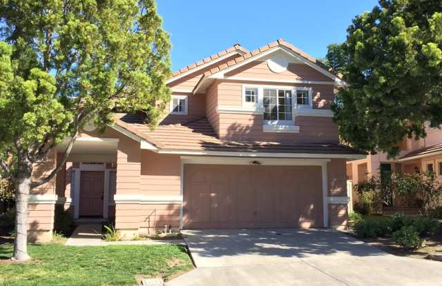 4BA / 2.5 BA SINGLE FAMILY HOME IN EASTLAKE GREENS photos photos
