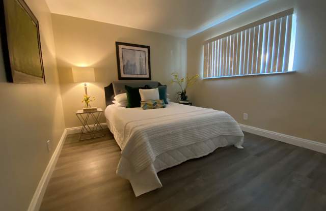 2512 Edison Avenue - Oak Plaza photos photos