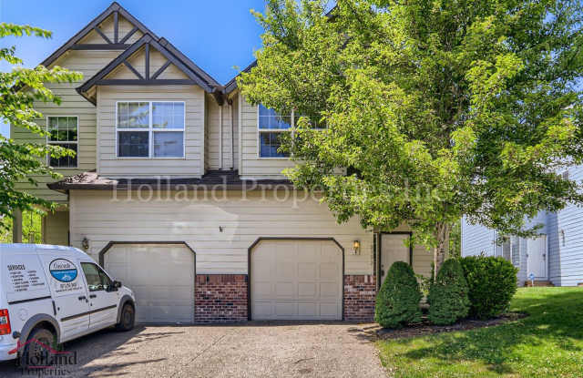 Spacious Two-Level Duplex Home with Fenced Backyard in Hillsboro! photos photos