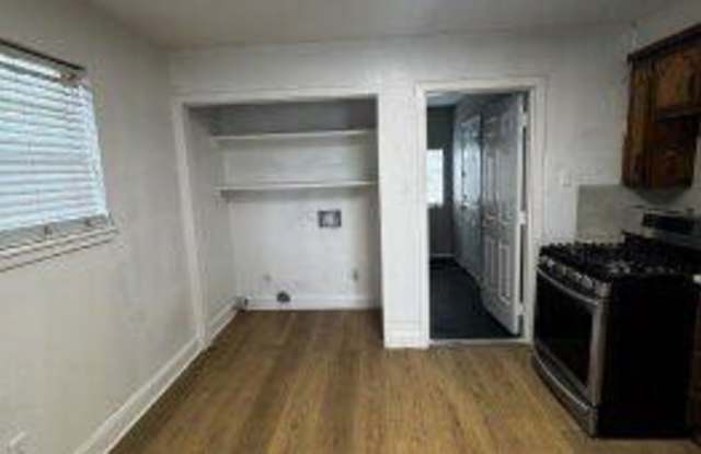 2907 Auburn Street Gallery 4