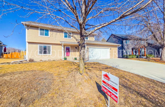 Beautiful 4-Bedroom Home in Johnston – with Finished basement and bonus room and a fenced yard. - 5514 Kensington Circle, Johnston, IA 50131