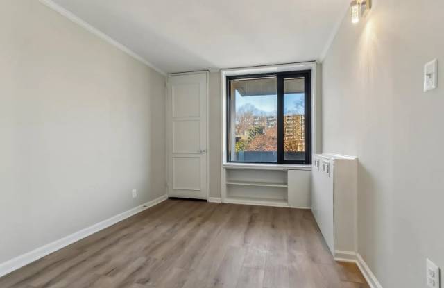 300 M St SW # N111 - 300 M Street Southwest, Washington, DC 20024