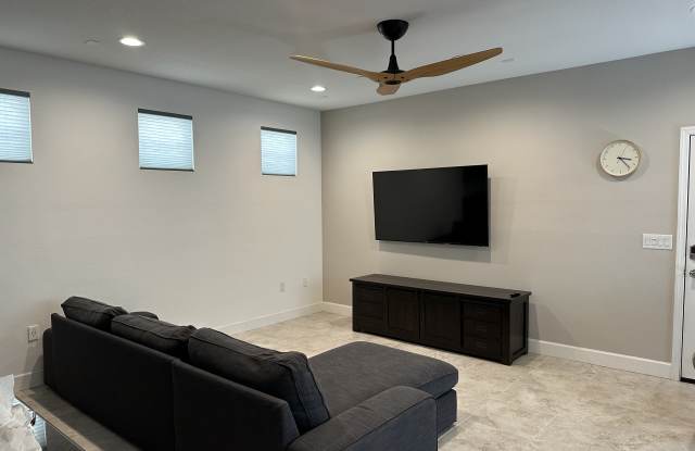1940 Cannery Loop Gallery 1