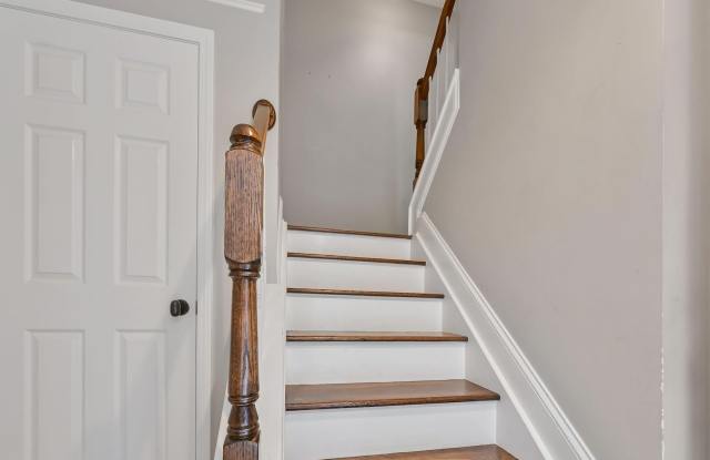 172 PRICE CT Gallery 3
