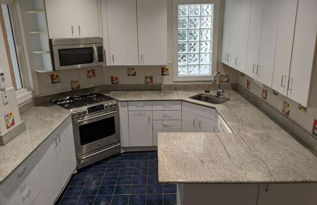1847 Ontario Pl NW Unit A Gallery 3