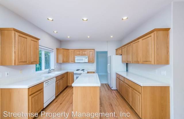 3538 NW Blackcomb Dr Gallery 4