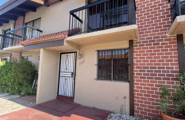 1811 Southwest 107th Avenue photos photos