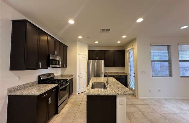 7563 Whitman Colonial Street Gallery 4