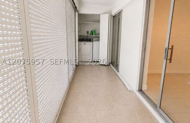 3591 Inverrary Dr Gallery 2