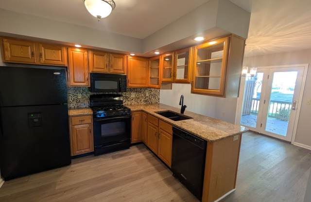 Newly Remodeled 3 Bedroom Condo Gallery 4