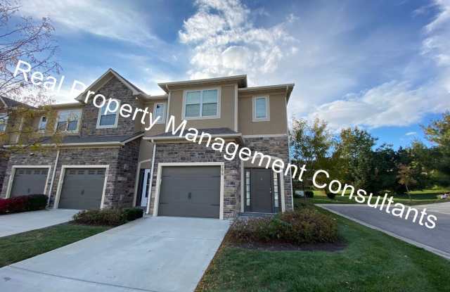 Overland Park spacious 3 Bed 3.5 Bath  townhome in Blue Valley School District Gallery 3