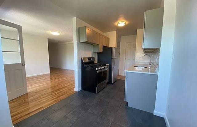 2015 BRUCKNER BLVD - 2015 Bruckner Boulevard, Bronx, NY 10472