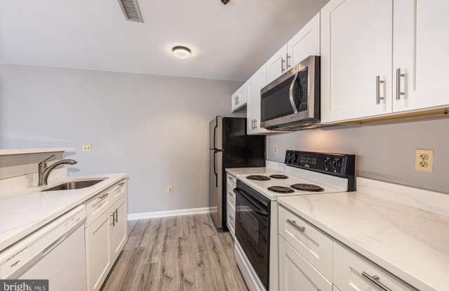 2702 LIGHTHOUSE Point E Gallery 3